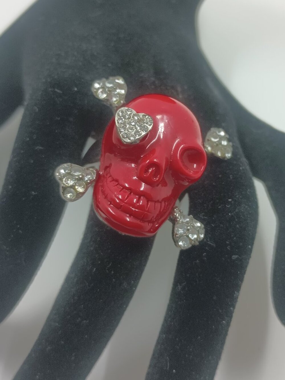 Skull Ring With Rhinestone Adorned Heart Accents Sz 10 1/2